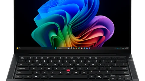 Lenovo ThinkPad T14s Gen 7 Snapdragon มุมด้านหน้า เปิดหน้าจอ