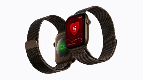 Apple Watch Series 12 สองเรือนวางคู่กัน แสดงหน้าปัดใหม่