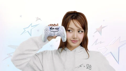 จอย DualSense LISA Limited Edition สีชมพูมุก มีลายผมหน้าม้าและดวงตาของลิซ่าบนทัชแพด
