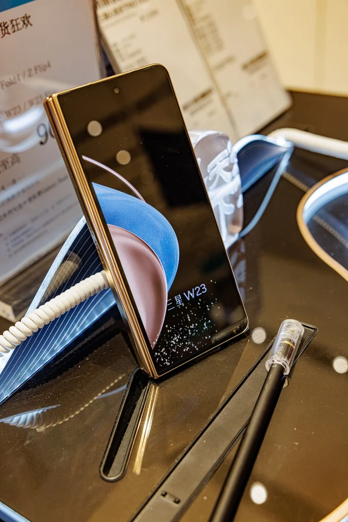 SAMSUNG W23 จอพับรุ่นพิเศษสำหรับจีนเมื่อปี 2022