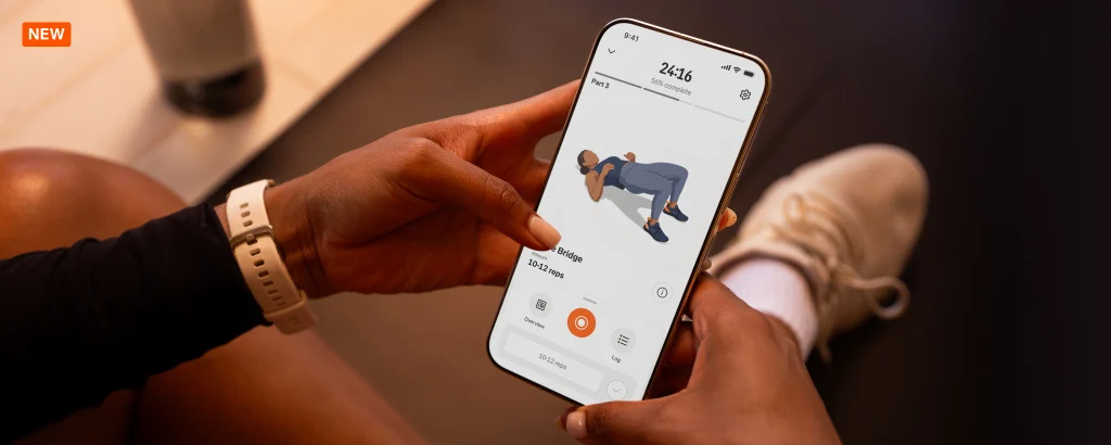 หน้าจอแอป Strava แสดงโปรแกรมเวทเทรนนิ่งที่โค้ชออกแบบและการนับเซต